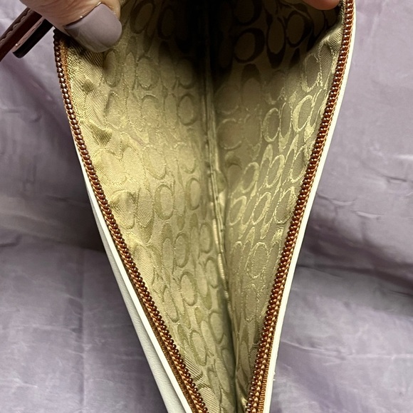 Coach Hampton Leather Large Wristlet - Picture 5 of 8